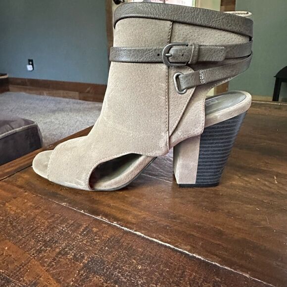 White mountain taupe color open toe booty with zippers size 7.5 - Picture 3 of 11
